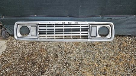 1977-1978 Dodge Pick-up D&W series grill